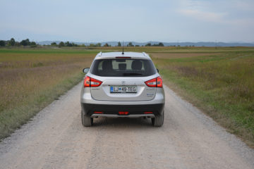 SUZUKI S-CROSS 08