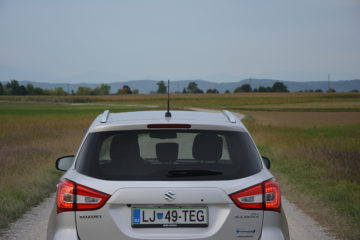 SUZUKI S-CROSS 09