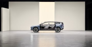 Volvo Concept Recharge, Exterior left side open doors