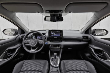 Mazda2_Hybrid_ (3)