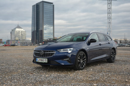 OPEL INSIGNIA 01