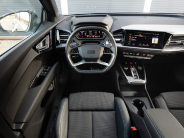 Audi_Q4_40_e-tron_S-line_08