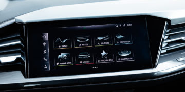 Audi_Q4_40_e-tron_S-line_40