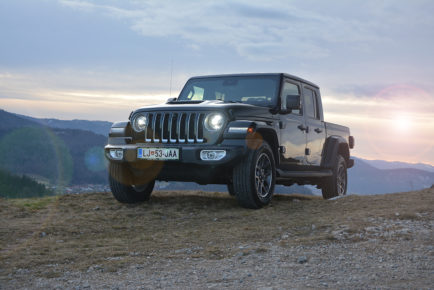 JEEP GLADIATOR 01