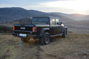 JEEP GLADIATOR 03