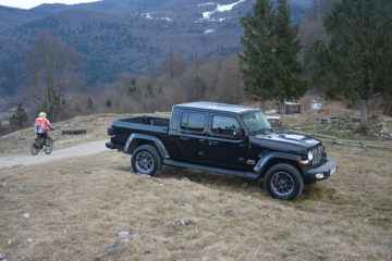 JEEP GLADIATOR 06