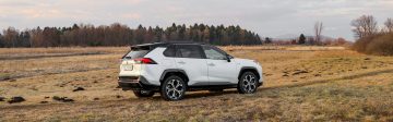 Toyota RAV4 (2)