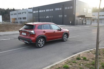 SUZUKI S-CROSS 02