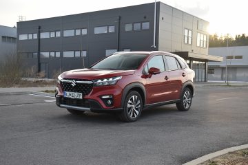 SUZUKI S-CROSS 03