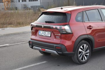 SUZUKI S-CROSS 08
