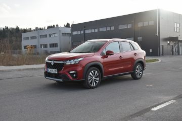 SUZUKI S-CROSS 09