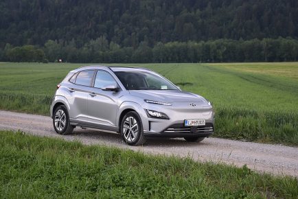 HYUNDAI KONA EV 01