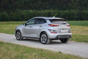 HYUNDAI KONA EV 05