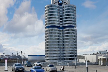 P90453870_highRes_the-bmw-group-electr