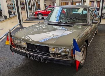 3_PEUGEOT_604_Presidential