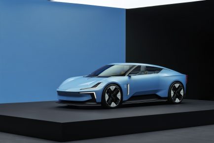 656735_20220816_Polestar_electric_roadster_concept