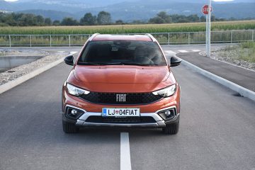 FIAT TIPO CROSS 05
