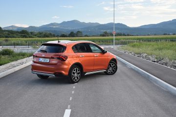 FIAT TIPO CROSS 09