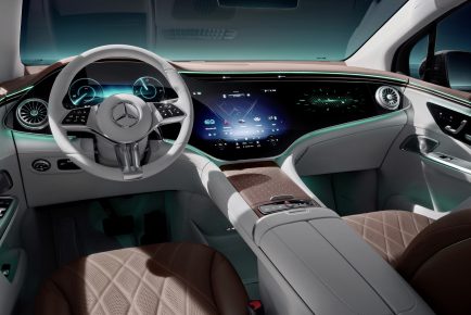 Erste Einblicke ins Interieur des neuen EQE SUVFirst glimpse of the interior of the new EQE SUV