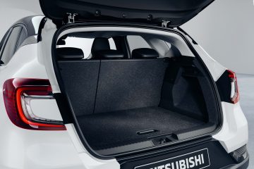 23MY_ASX_PHEV_Instyle_Overview-Trunk_open
