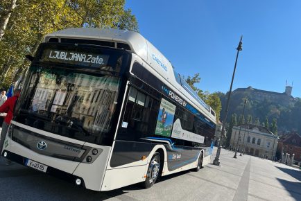 Toyota Caetano Hydrogen Bus (6)