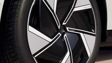 Large aerodynamic alloy wheels