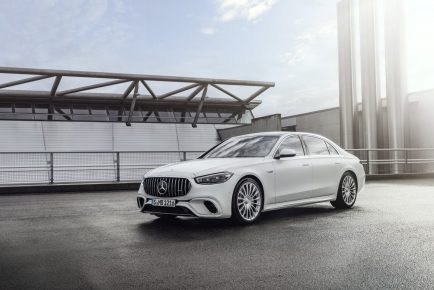 Der neue Mercedes-AMG S 63 E PERFORMANCE (2022), MANUFAKTUR kaschmirweiß magnoThe new Mercedes-AMG S 63 E PERFORMANCE (2022), MANUFAKTUR cashmere white magno