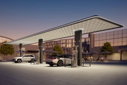 Mercedes-Benz startet in Nordamerika mit dem Aufbau eines eigenen globalen High Power Charging NetzwerksMercedes-Benz to launch global branded high-power charging network, starting in North America