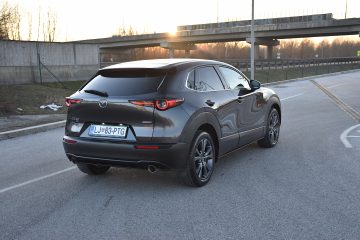 MAZDA CX-30 04