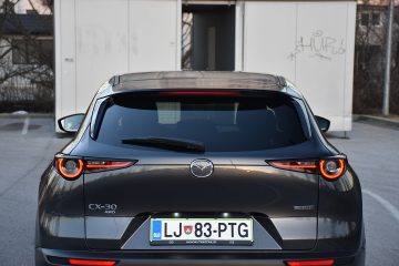 MAZDA CX-30 08