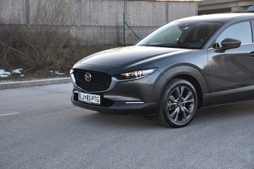 MAZDA CX-30 09
