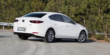 Mazda3_e_SkyactivG122_Plus_ST_02