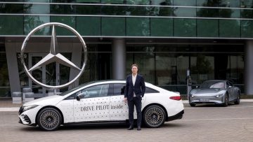 Architekten der eigenen Software: Mercedes-Benz gibt Ausblick auf sein Betriebssystem MB.OS

Software architects: Mercedes-Benz previews its operating system MB.OS