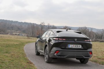 Peugeot 408 (23)