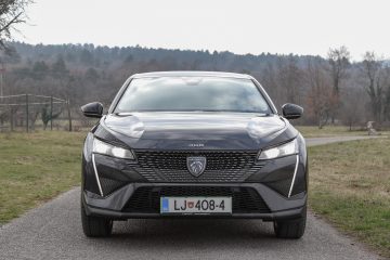 Peugeot 408 (4)