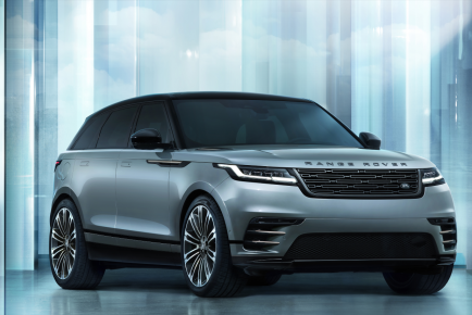 RR_Velar_24MY_Exterior_06_Front_3-4_010223