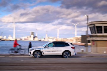 P90494378_lowRes_bmw-ix5-hydrogen-on-
