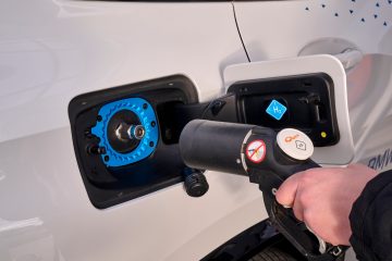 P90494481_lowRes_bmw-ix5-hydrogen-on-