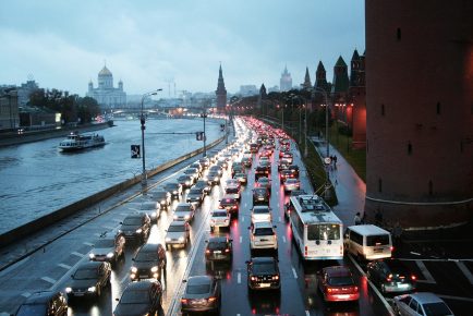 Trolleybus_in_a_traffic_jam