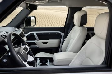 DEFENDER_130_FUJI_WHITE_DUBAI_INTERIOR_090323_01