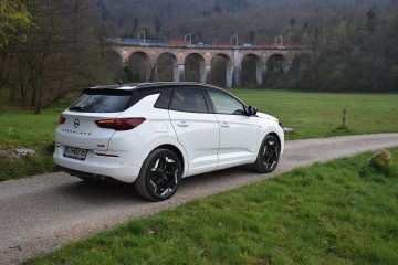 OPEL GRANDLAND GSE 02