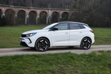 OPEL GRANDLAND GSE 08