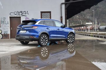RENAULT AUSTRAL 02
