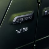 G 500, MANUFAKTUR oliv magno, 50,8 cm (20") AMG Leichtmetallräder im 5-Doppelspeichen-Design in MANUFAKTUR Ausführung, FINAL EDITION G 500 V8 "green";WLTP: Kraftstoffverbrauch kombiniert 15,7-14,7 l/100km, CO2-Emissionen kombiniert 356 - 334 g/km*

G 500, MANUFAKTUR oliv magno, 50,8 cm (20") AMG 5-twin-spoke light-alloy wheels in MANUFAKTUR version, FINAL EDITION G 500 V8 "green";WLTP: combined fuel consumption 15.7-14.7 l/100km, combined CO2 emissions 356 - 334 g/km*