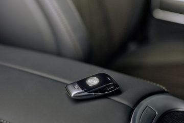 FINAL EDITION G 500 V8;WLTP: Kraftstoffverbrauch kombiniert 15,7-14,7 l/100km, CO2-Emissionen kombiniert 356 - 334 g/km*

FINAL EDITION G 500 V8;WLTP: combined fuel consumption 15.7-14.7 l/100km, combined CO2 emissions 356 - 334 g/km*