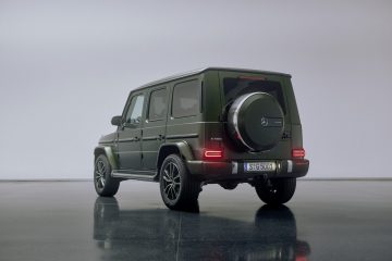 G 500, MANUFAKTUR oliv magno, 50,8 cm (20") AMG Leichtmetallräder im 5-Doppelspeichen-Design in MANUFAKTUR Ausführung, FINAL EDITION G 500 V8 "green", (WLTP: Kraftstoffverbrauch kombiniert 15,7-14,7 l/100km, CO2-Emissionen kombiniert 356 - 334 g/km);WLTP: Kraftstoffverbrauch kombiniert 15,7-14,7 l/100km, CO2-Emissionen kombiniert 356 - 334 g/km*

G 500, MANUFAKTUR oliv magno, 50,8 cm (20") AMG 5-twin-spoke light-alloy wheels in MANUFAKTUR version, FINAL EDITION G 500 V8 "green", (WLTP: combined fuel consumption 15.7-14.7 l/100km, combined CO2 emissions 356 - 334 g/km);WLTP: combined fuel consumption 15.7-14.7 l/100km, combined CO2 emissions 356 - 334 g/km*