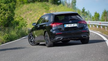 Mercedes-Benz_A_180_AMG_Line_02