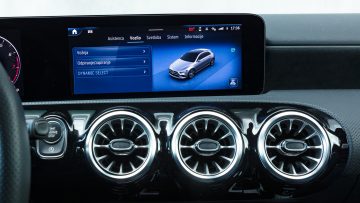 Mercedes-Benz_A_180_AMG_Line_35