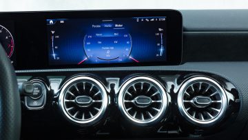 Mercedes-Benz_A_180_AMG_Line_40