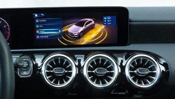 Mercedes-Benz_A_180_AMG_Line_45